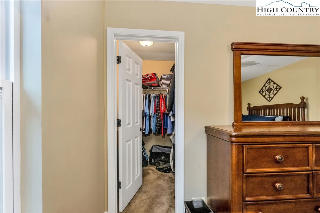 Image number 11 for the current listing