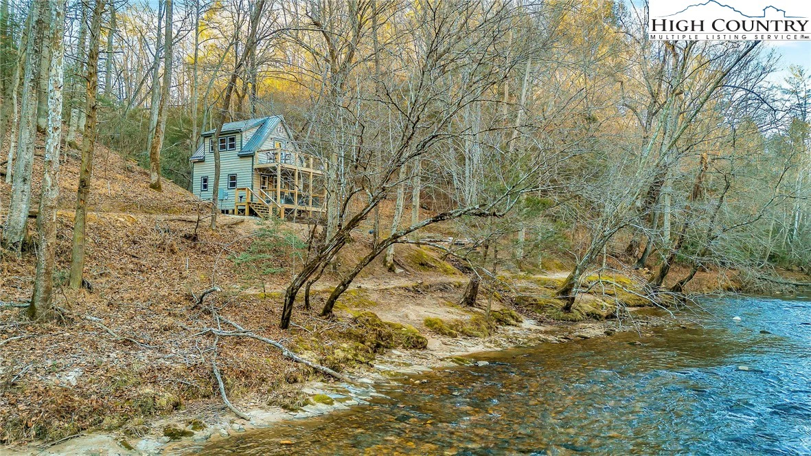 Image number 31 for the current listing