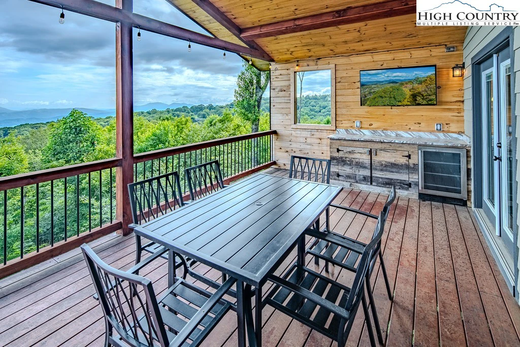 Image number 14 for the current listing