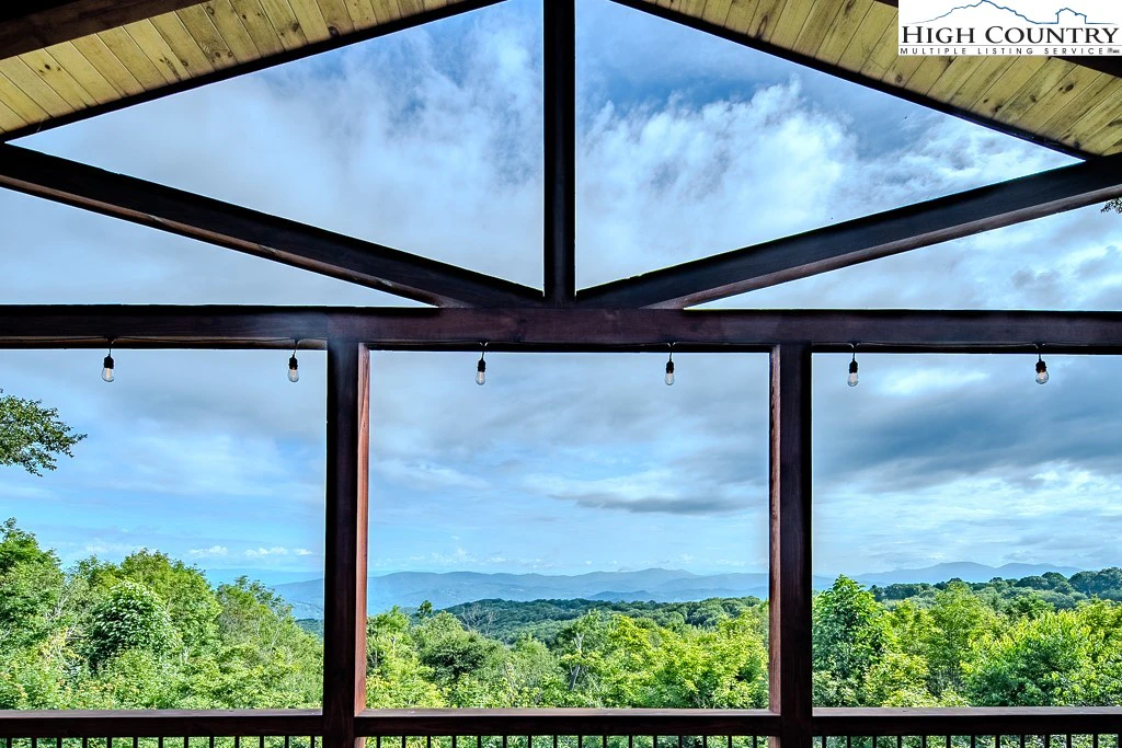 Image number 4 for the current listing
