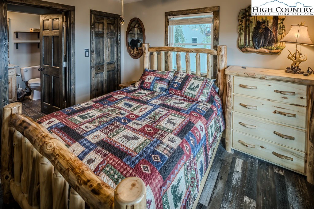 Image number 9 for the current listing