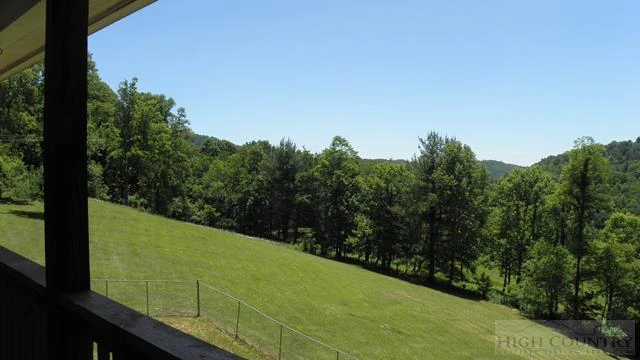 Image number 3 for the current listing