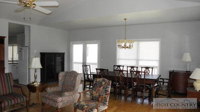 Image number 15 for the current listing