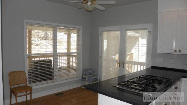 Image number 18 for the current listing