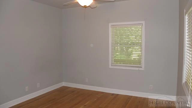 Image number 21 for the current listing