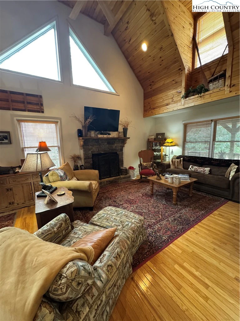 Image number 1 for the current listing