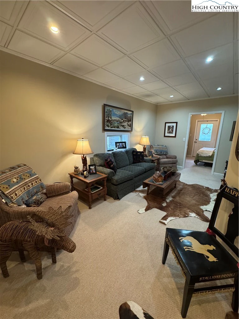 Image number 6 for the current listing