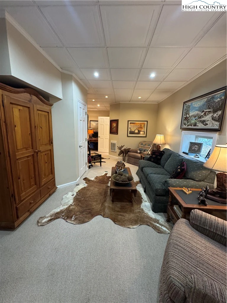 Image number 5 for the current listing