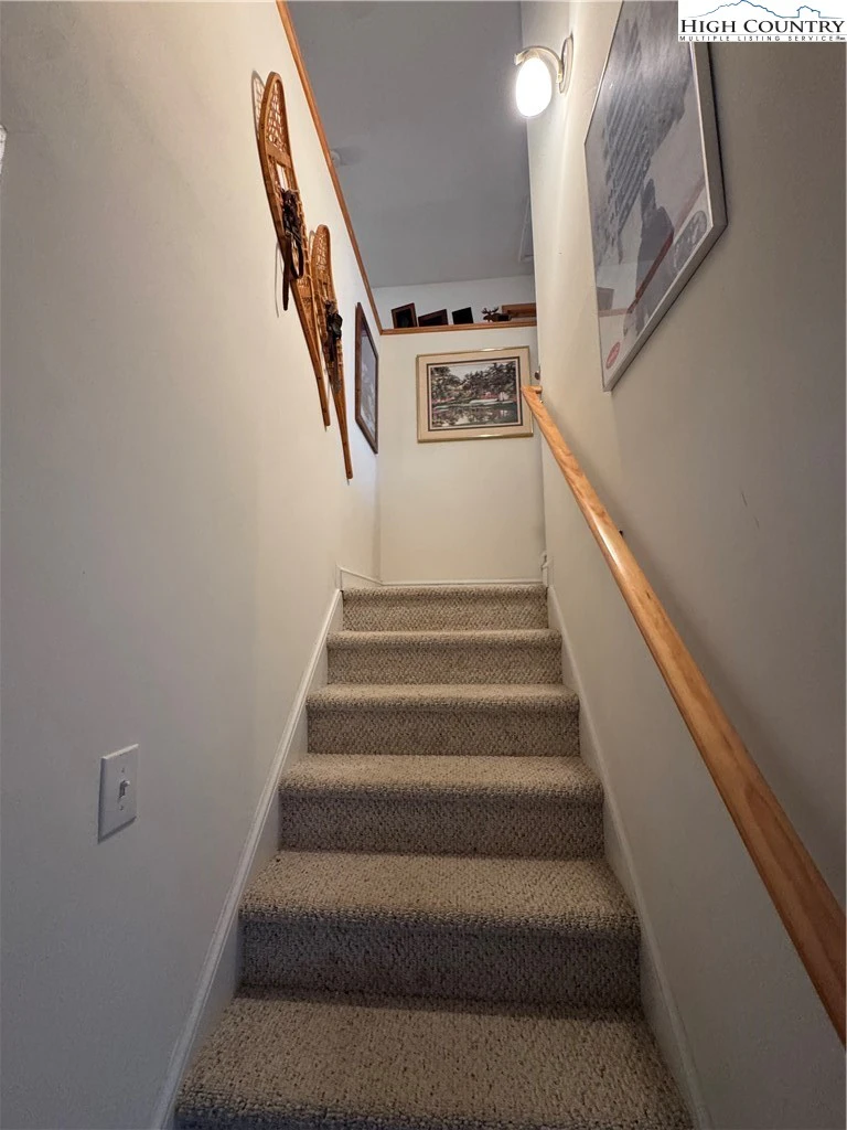 Image number 11 for the current listing