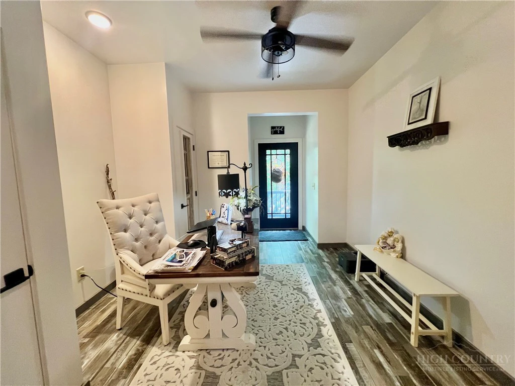 Image number 8 for the current listing