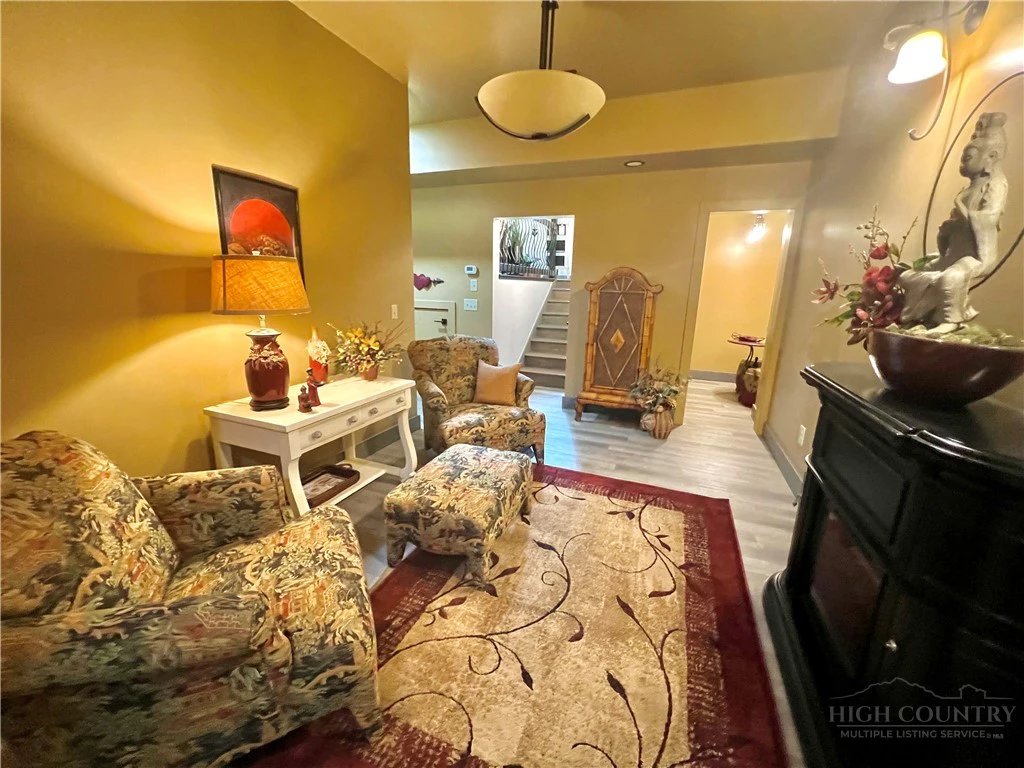 Image number 20 for the current listing