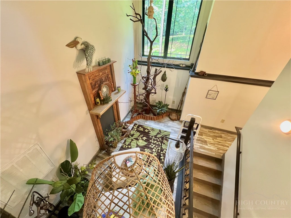 Image number 18 for the current listing