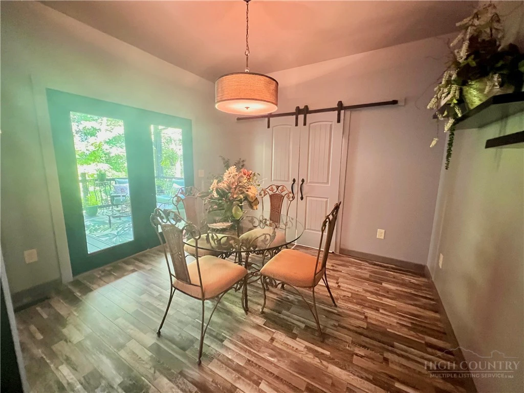 Image number 6 for the current listing