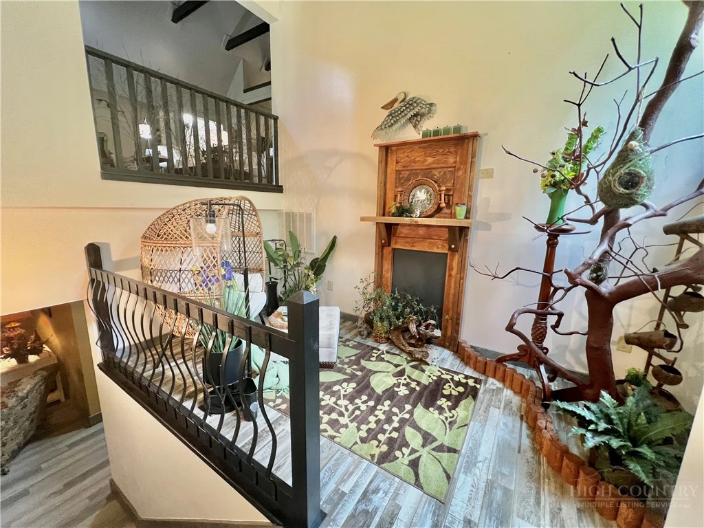 Image number 19 for the current listing