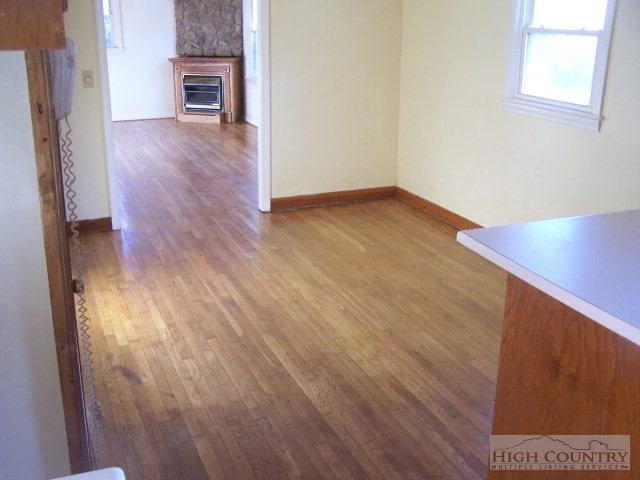 Image number 5 for the current listing