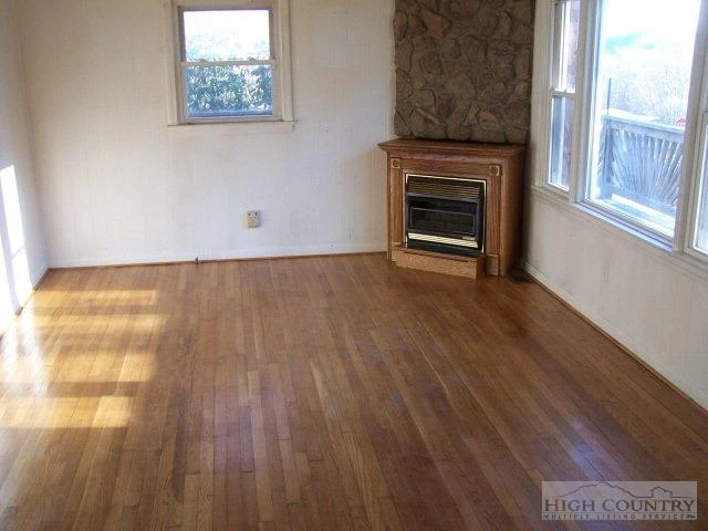 Image number 6 for the current listing