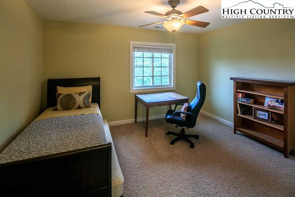 Image number 3 for the current listing