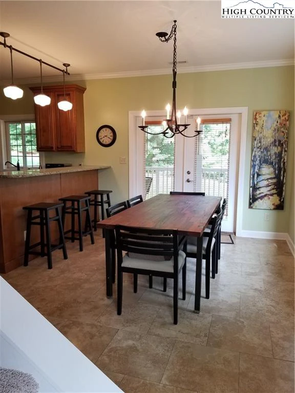 Image number 19 for the current listing