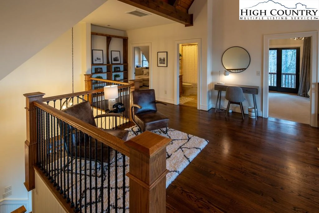 Image number 3 for the current listing