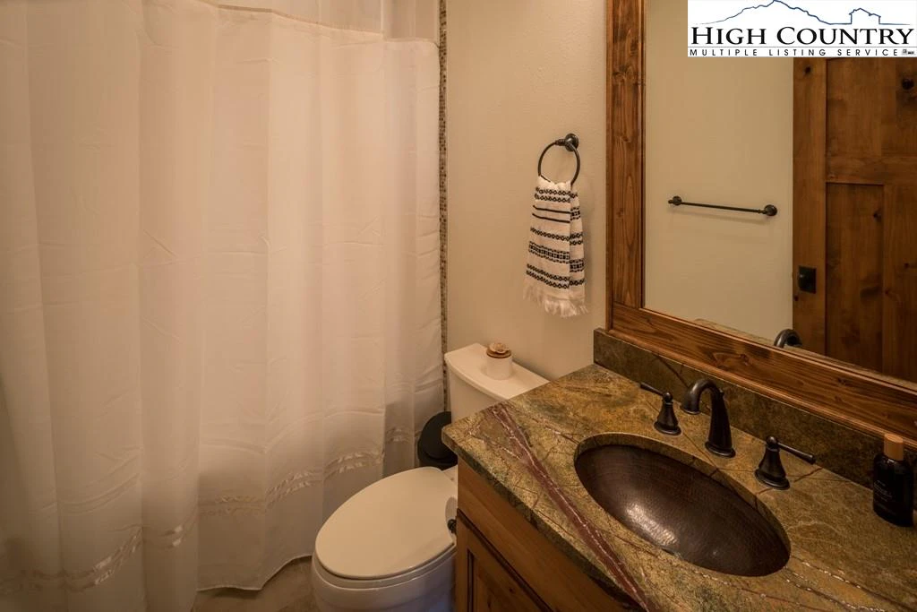 Image number 2 for the current listing