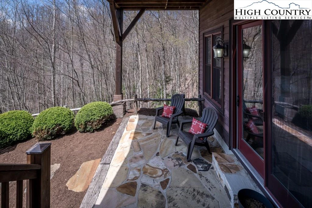 Image number 16 for the current listing