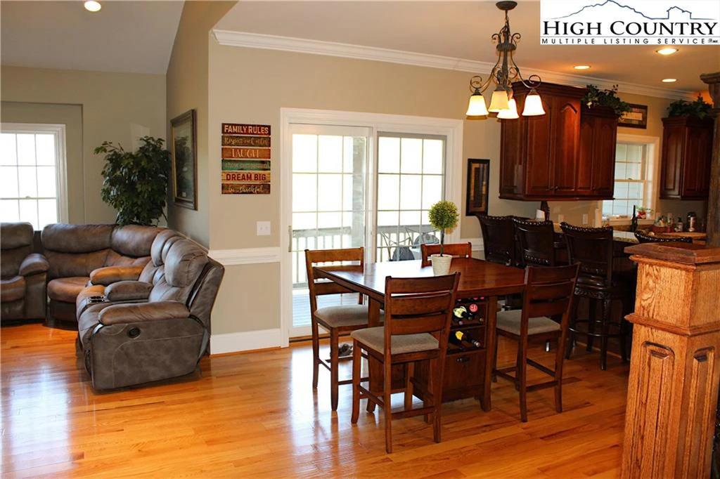 Image number 21 for the current listing