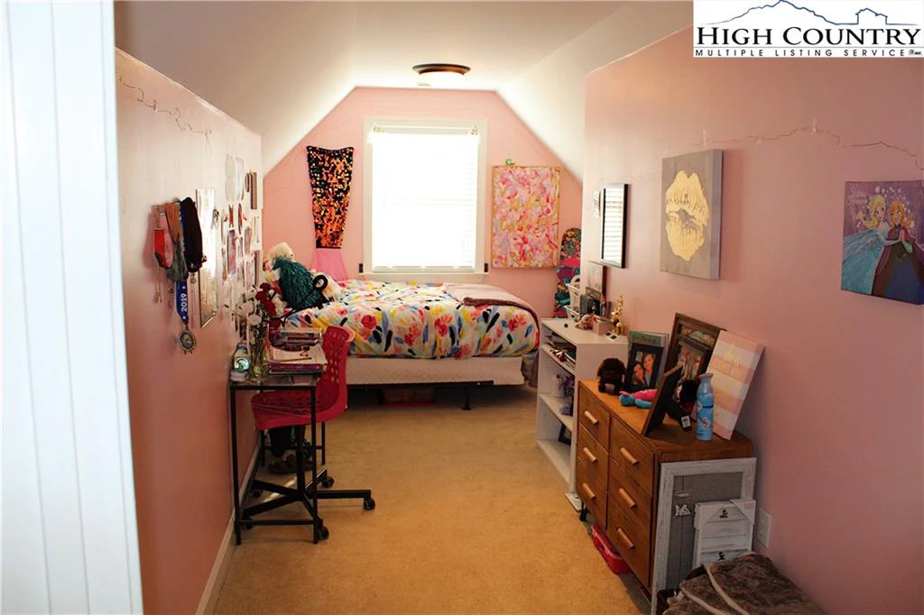 Image number 3 for the current listing