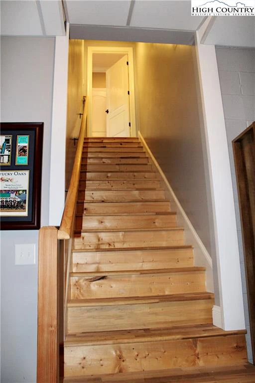 Image number 5 for the current listing