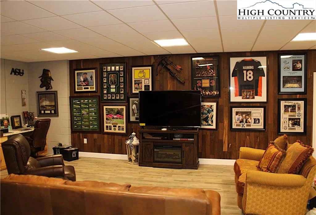 Image number 6 for the current listing