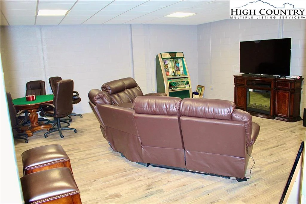 Image number 7 for the current listing