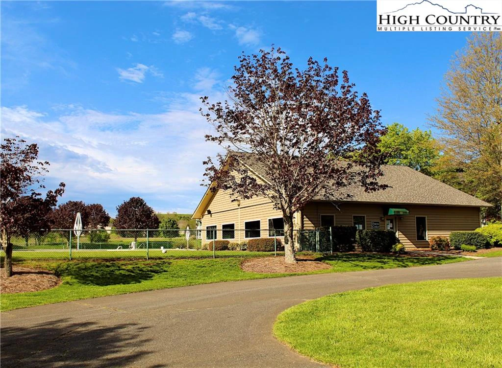 Image number 18 for the current listing