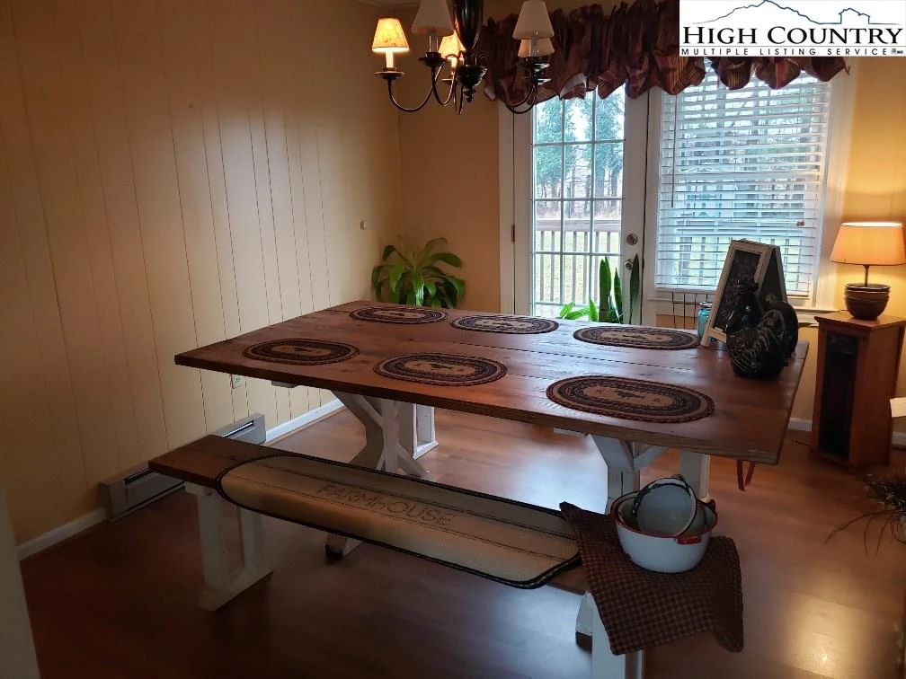 Image number 5 for the current listing