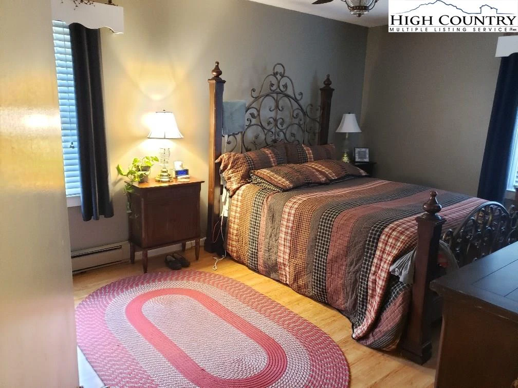Image number 9 for the current listing