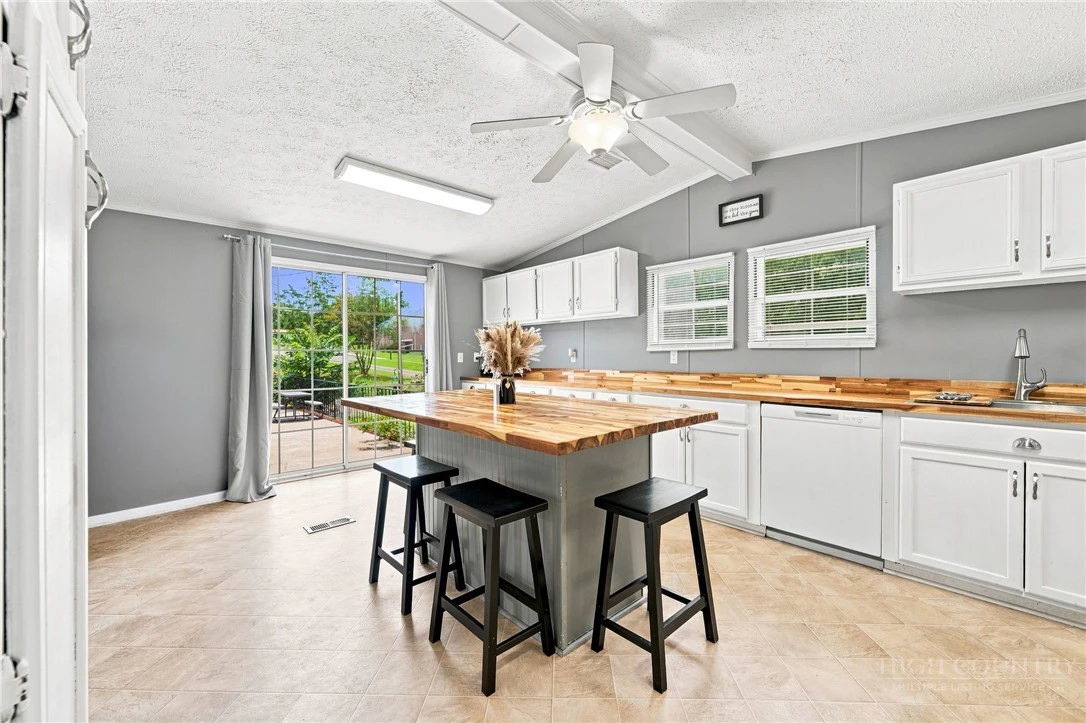 Image number 9 for the current listing