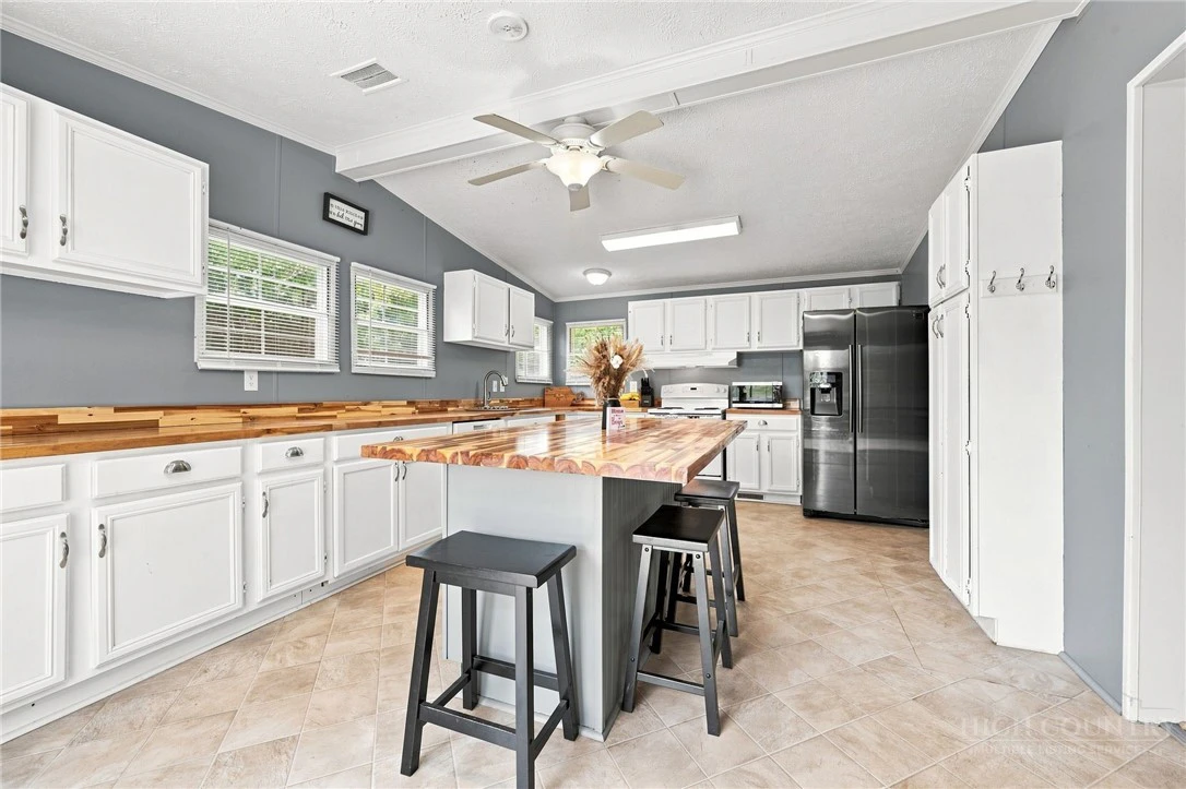 Image number 10 for the current listing