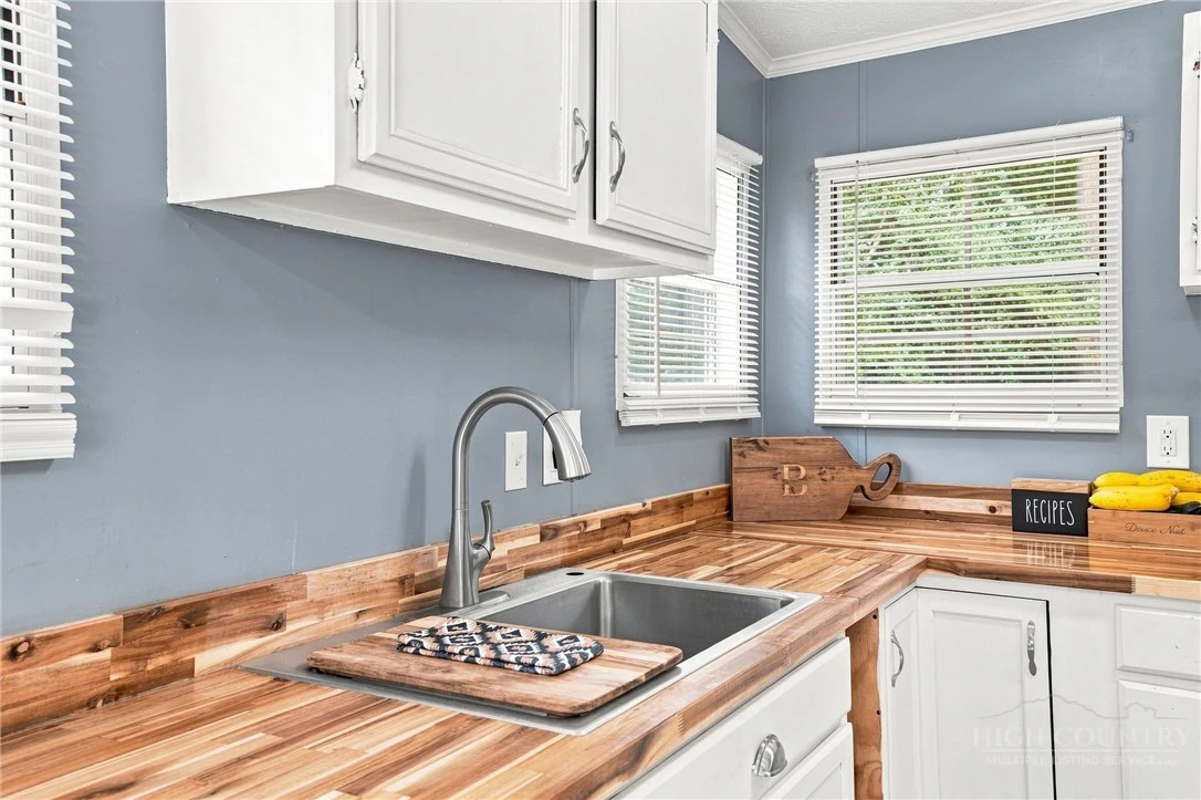 Image number 11 for the current listing