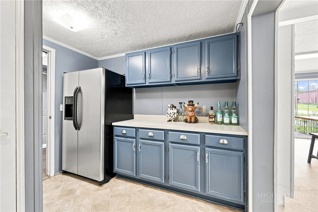 Image number 13 for the current listing