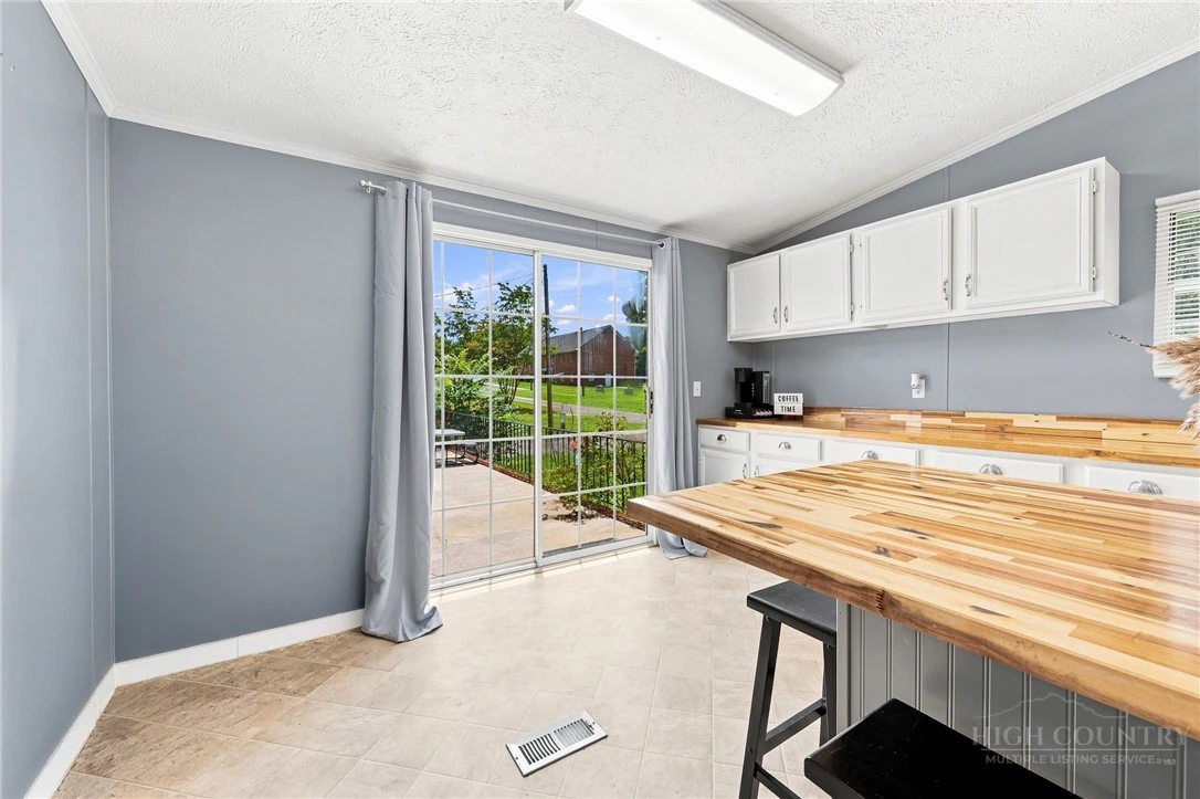 Image number 14 for the current listing