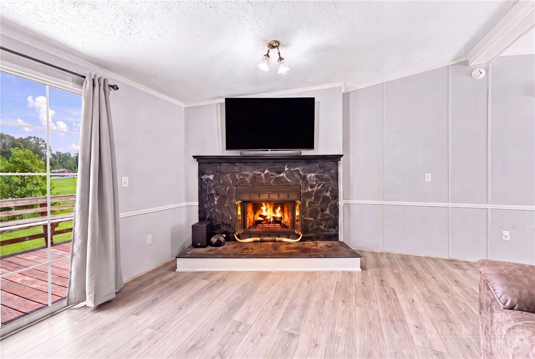 Image number 15 for the current listing
