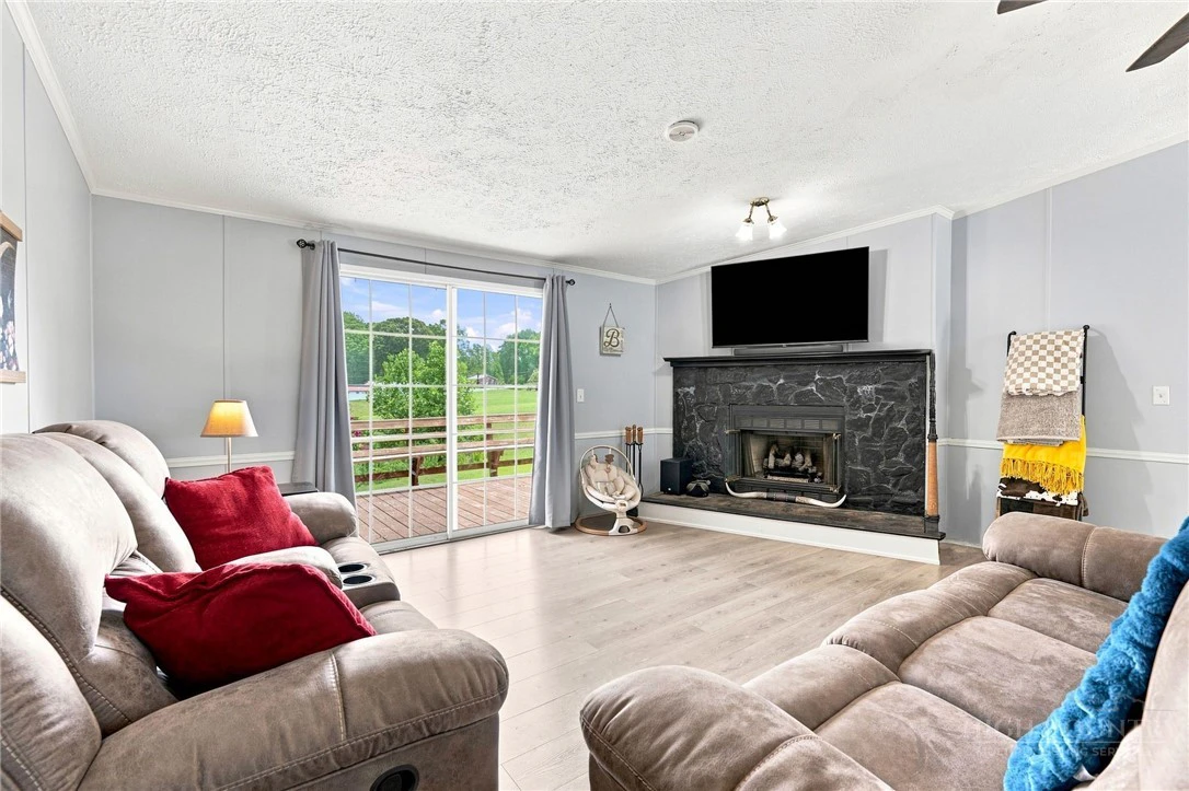 Image number 16 for the current listing