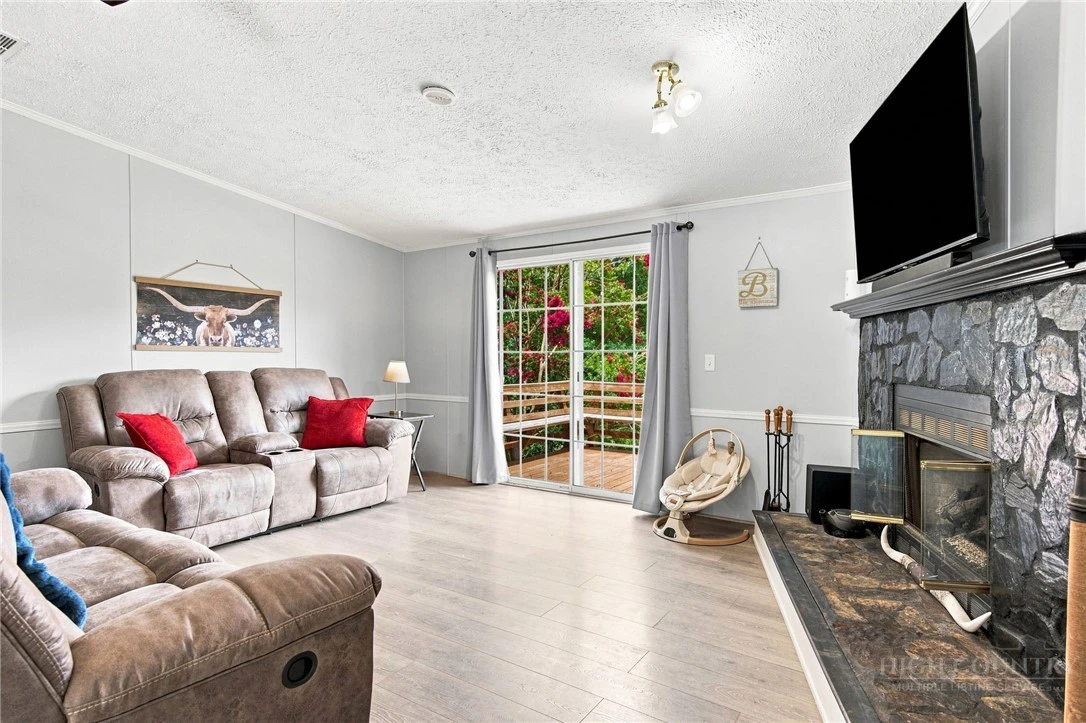 Image number 18 for the current listing