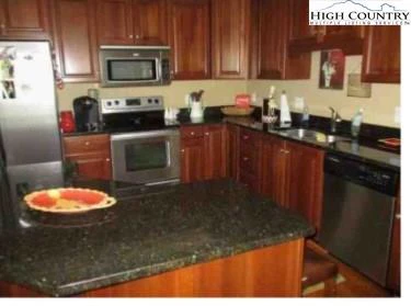 Image number 3 for the current listing