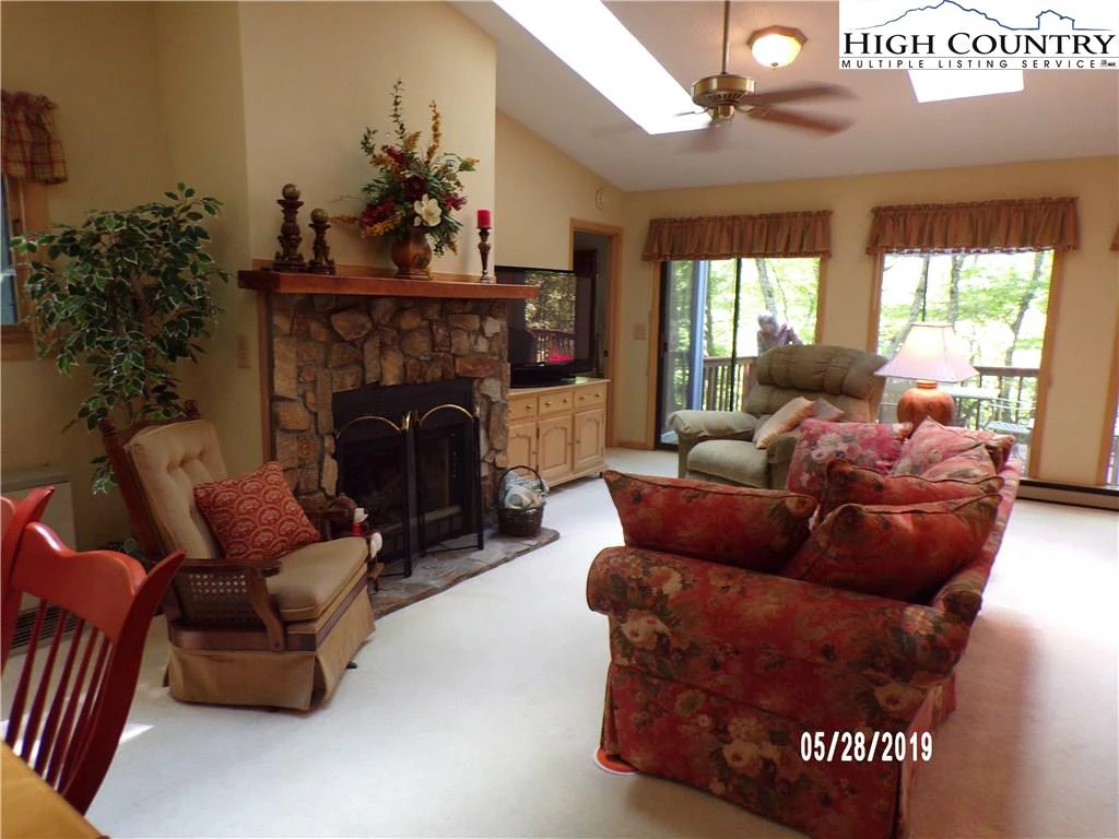 Image number 1 for the current listing