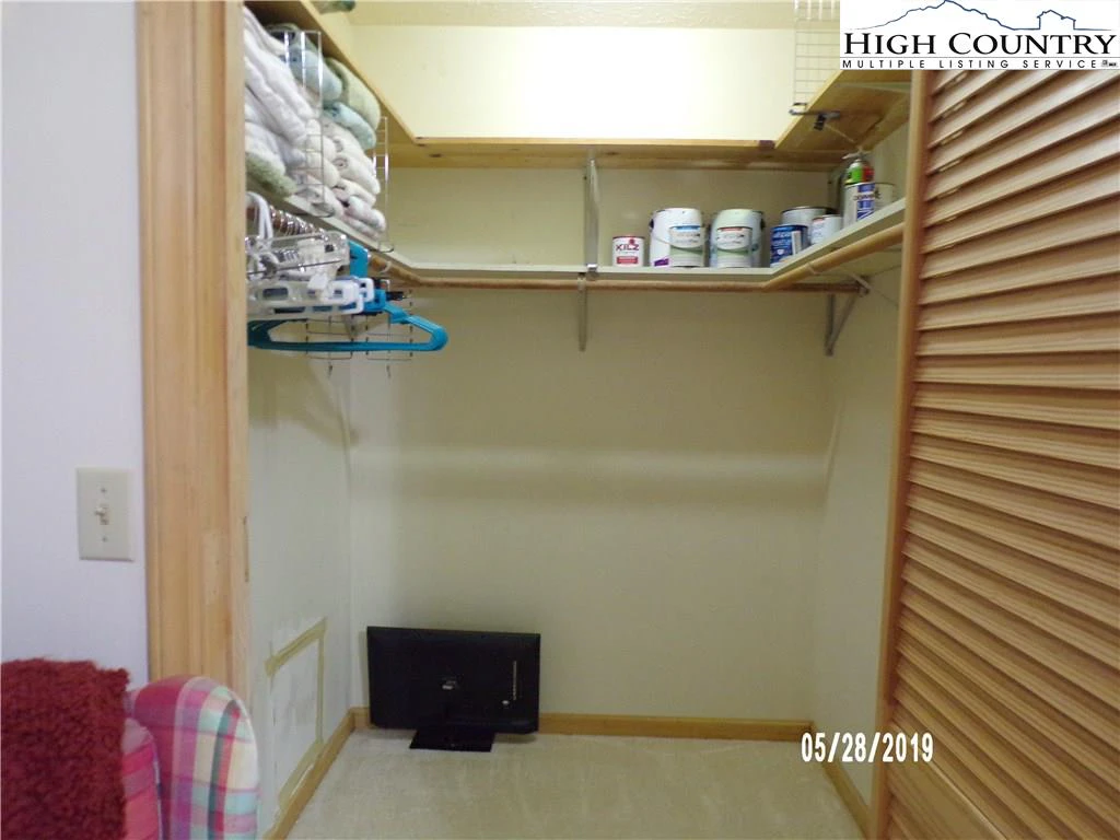 Image number 11 for the current listing