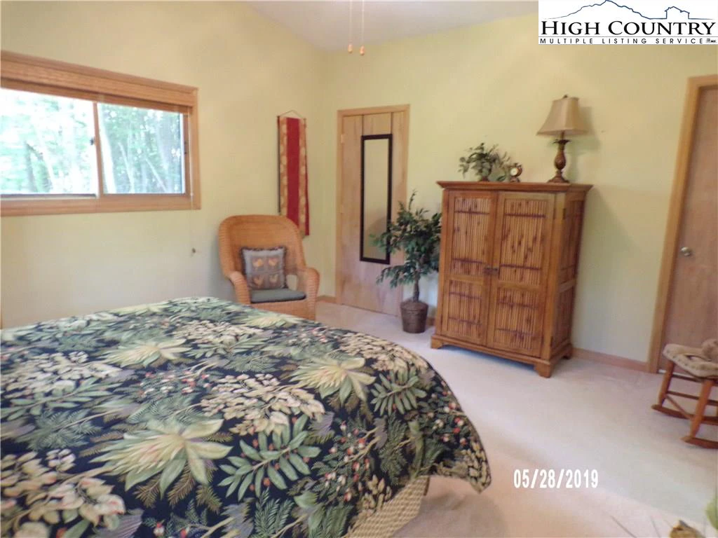 Image number 6 for the current listing