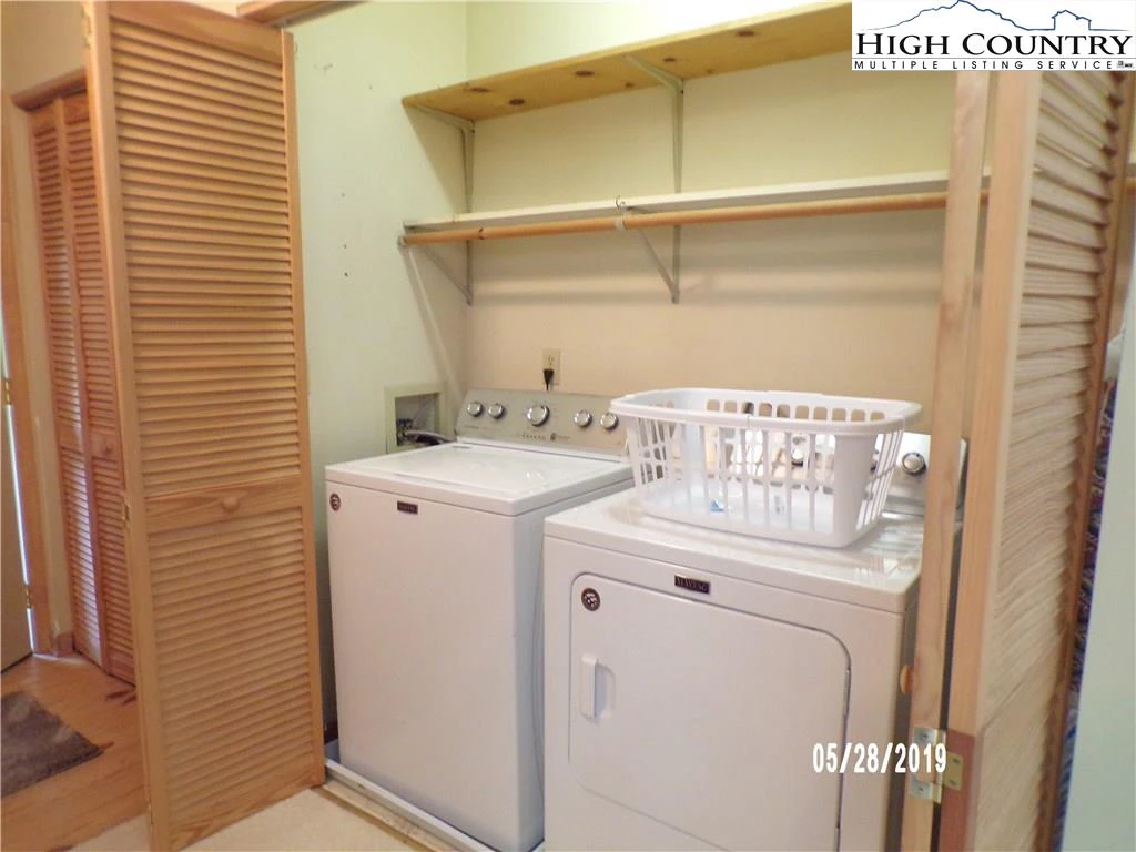 Image number 7 for the current listing