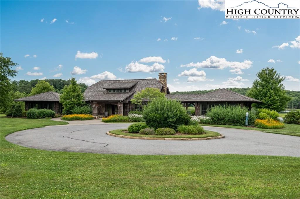 Image number 15 for the current listing