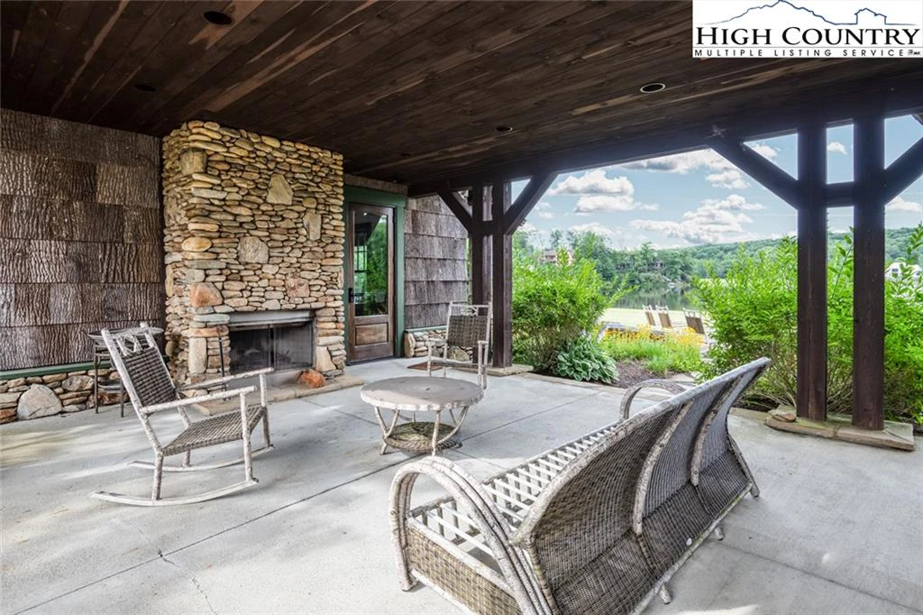 Image number 18 for the current listing
