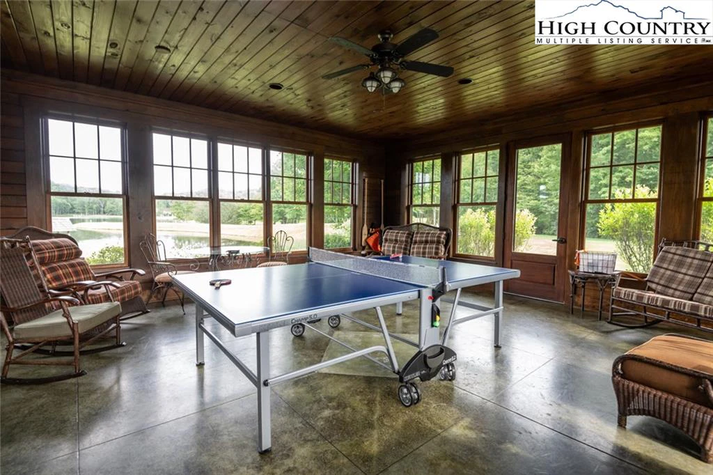 Image number 19 for the current listing