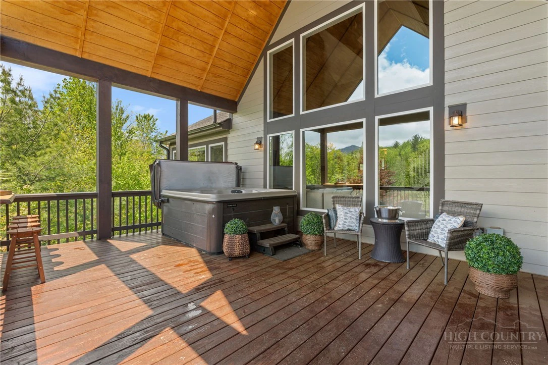 Image number 19 for the current listing
